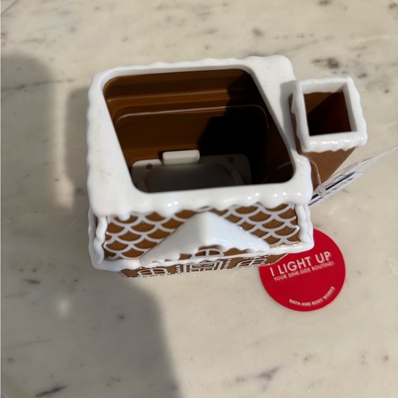 Bath & body works gingerbread house soap holder - Picture 4 of 5
